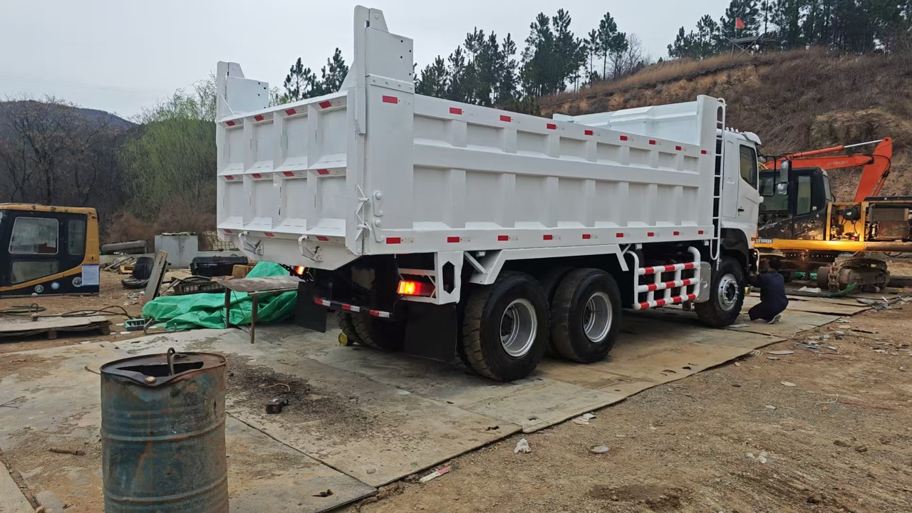 HINO HINO 700 - Camion benne: photos 2 HINO HINO 700 - Camion benne: photos 2