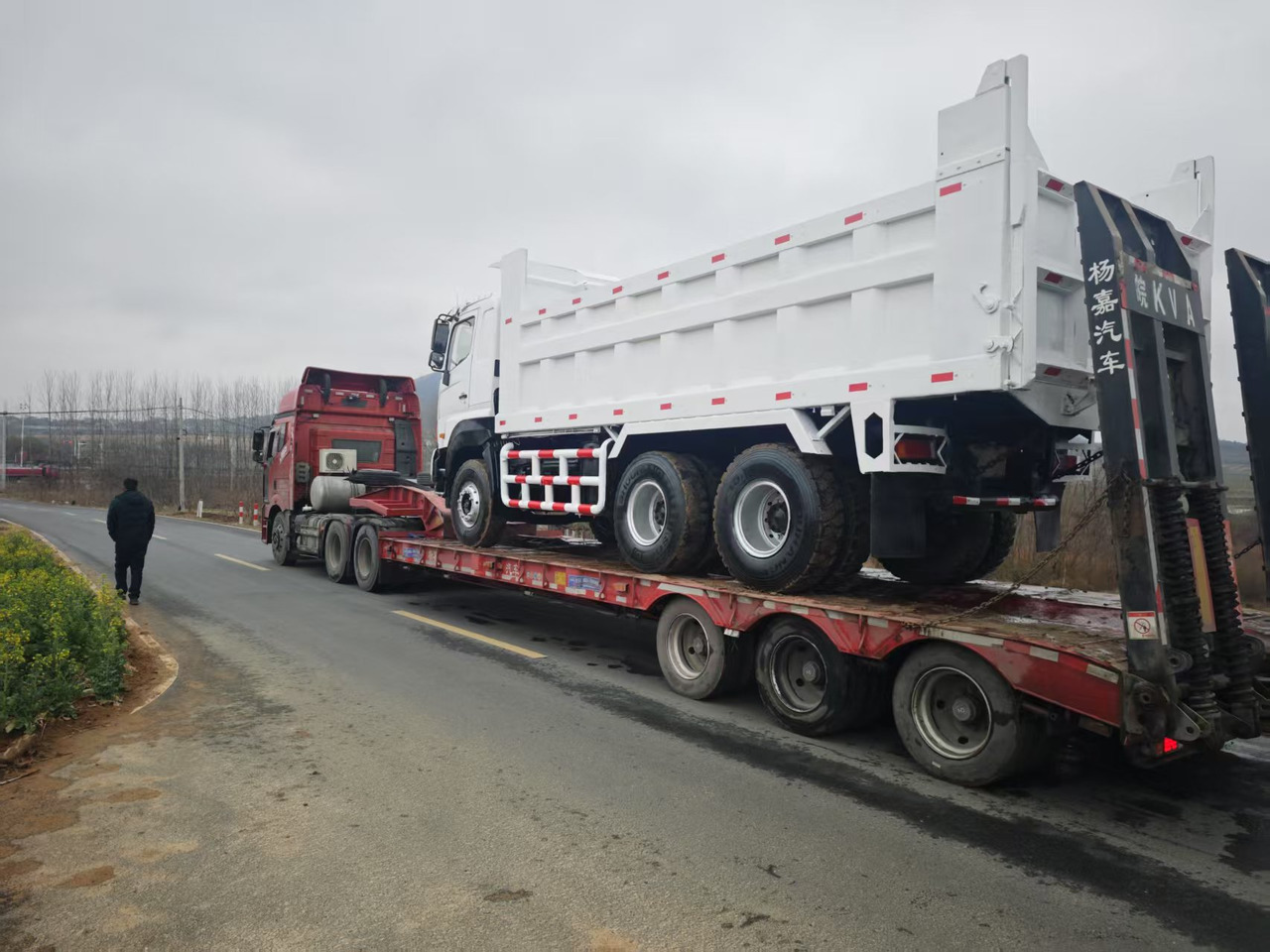 HINO HINO 700 - Camion benne: photos 3 HINO HINO 700 - Camion benne: photos 3