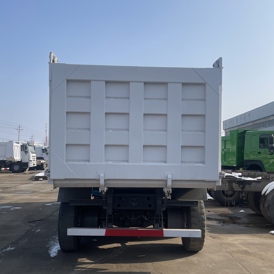 HOWO 6*4 DUMP TRUCK - Camion benne: photos 5 HOWO 6*4 DUMP TRUCK - Camion benne: photos 5