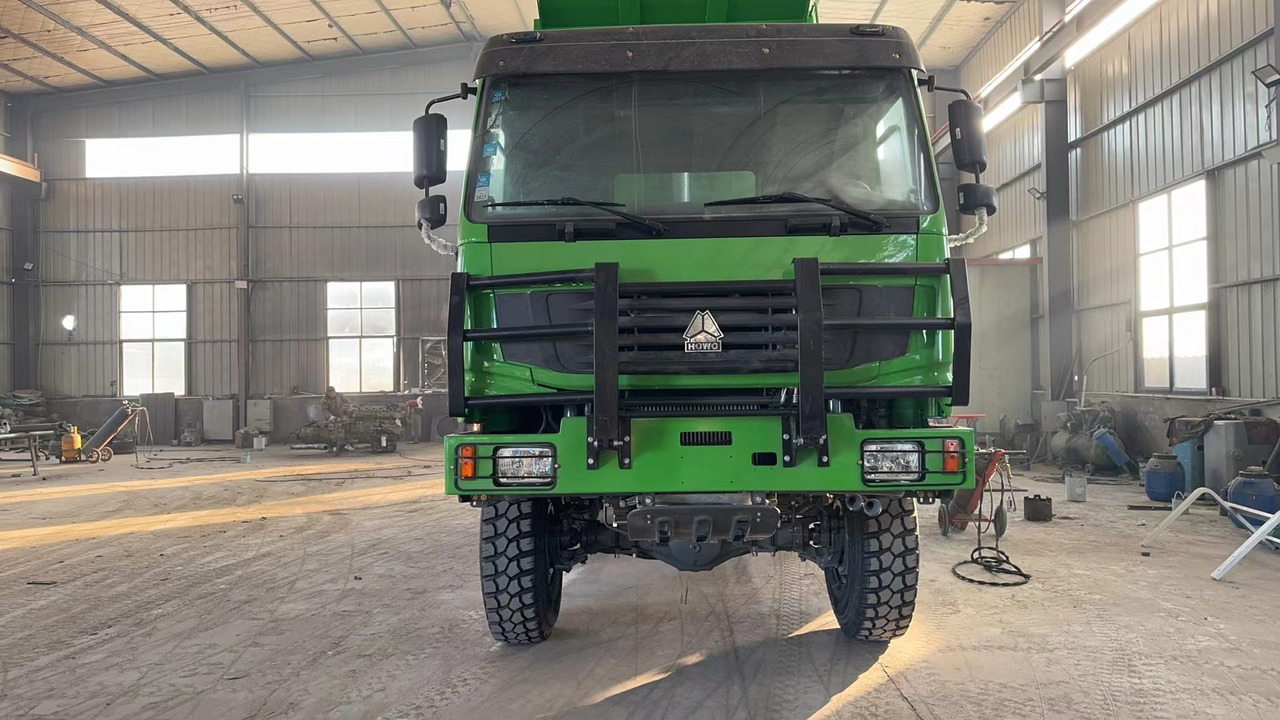 Camion benne pour transport de containers HOWO 6*6  dump truck: photos 7