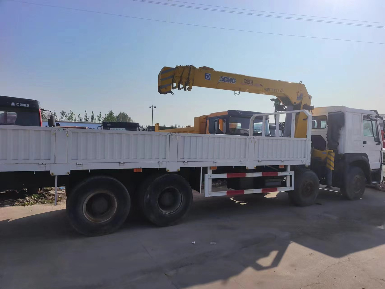 HOWO HOWO 371 chassis,10 TONS crane truck - Camion grue: photos 4 HOWO HOWO 371 chassis,10 TONS crane truck - Camion grue: photos 4