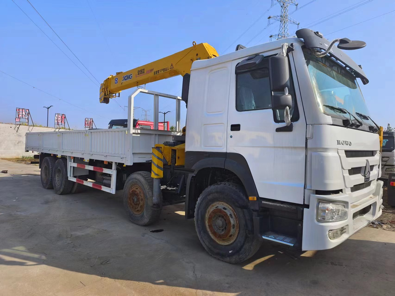 HOWO HOWO 371 chassis,10 TONS crane truck - Camion grue: photos 5 HOWO HOWO 371 chassis,10 TONS crane truck - Camion grue: photos 5