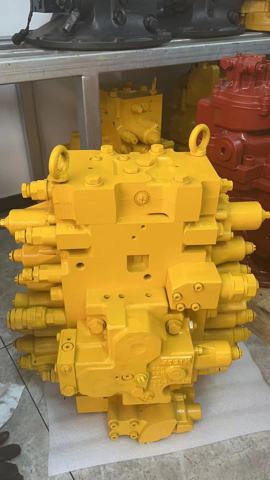 KOMATSU 723-48-26701 - Valve hydraulique pour Pelle: photos 2 KOMATSU 723-48-26701 - Valve hydraulique pour Pelle: photos 2