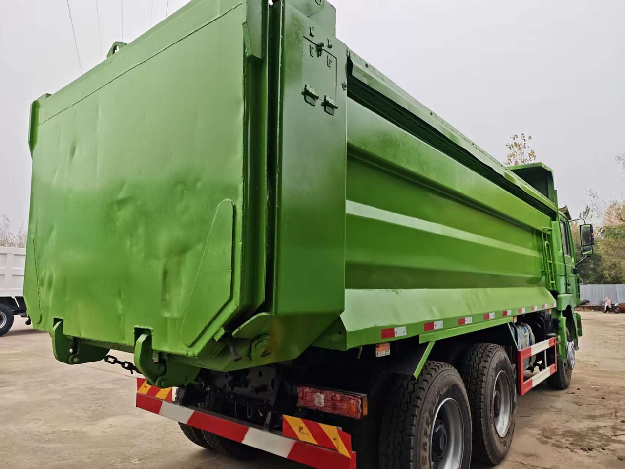 SHACMAN F3000 - Camion citerne: photos 5 SHACMAN F3000 - Camion citerne: photos 5