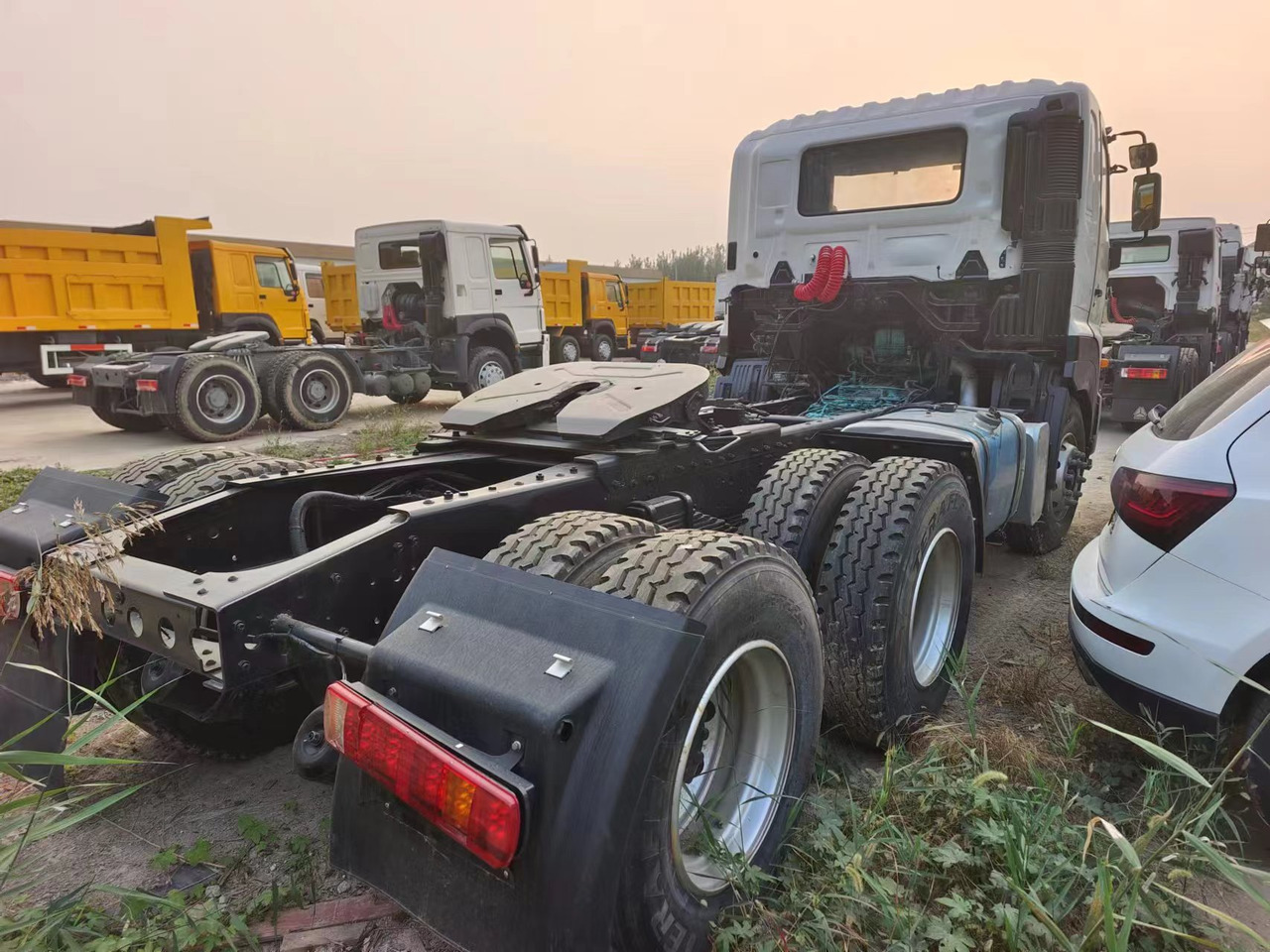 HINO HINO 700 - Tracteur routier: photos 3 HINO HINO 700 - Tracteur routier: photos 3