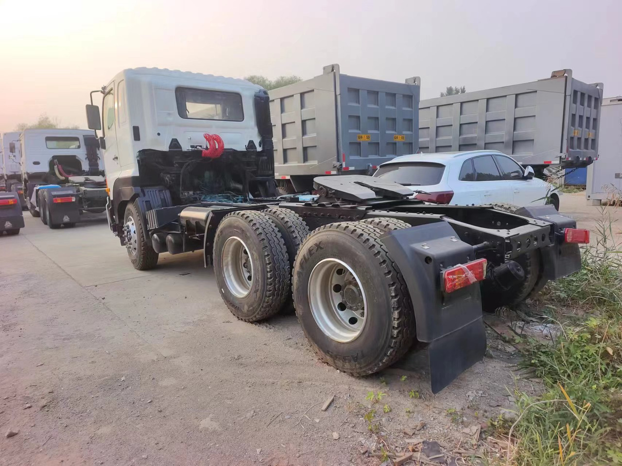 HINO HINO 700 - Tracteur routier: photos 4 HINO HINO 700 - Tracteur routier: photos 4