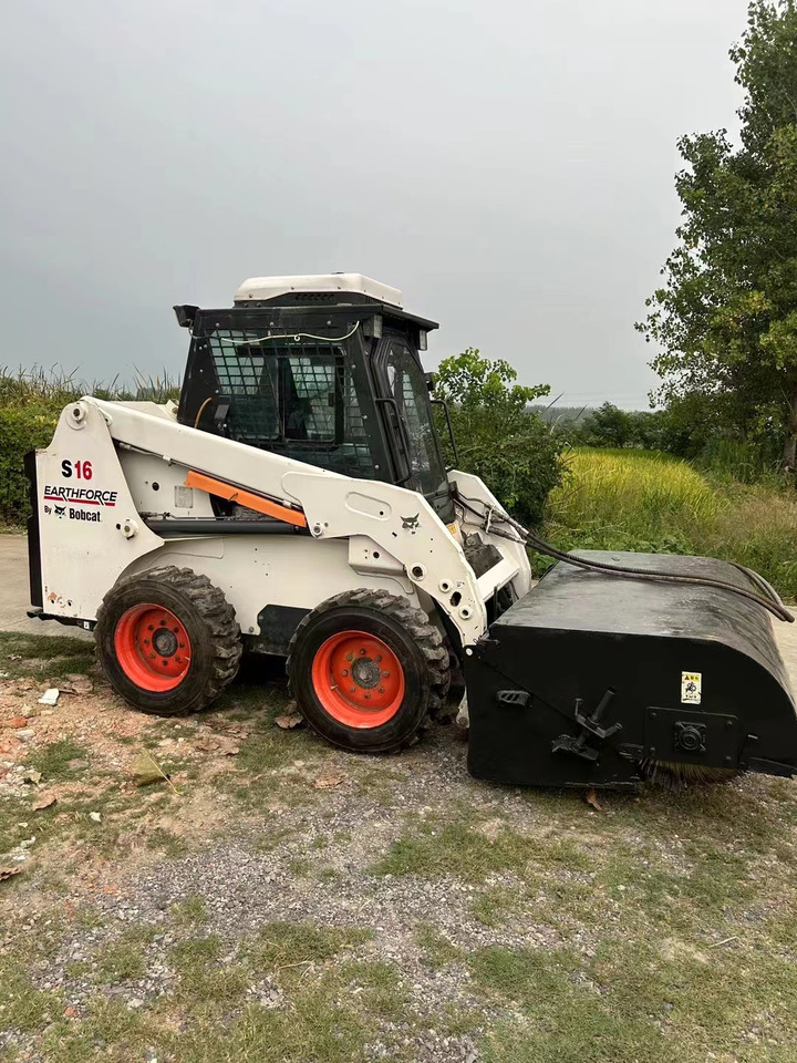 BOBCAT used skidsteer wheel Bobcat S18 High Quality - Mini chargeuse: photos 2 BOBCAT used skidsteer wheel Bobcat S18 High Quality - Mini chargeuse: photos 2