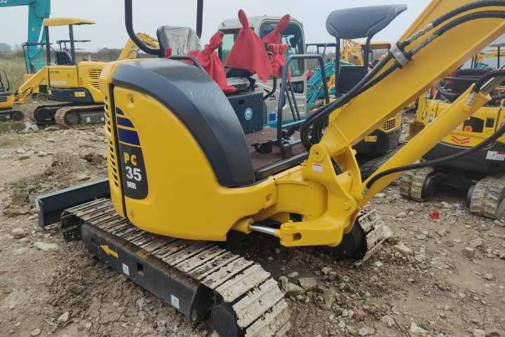 Best Quality Komatsu PC35-2 Used Mini Excavator Earth-moving Machinery in Good Condition - Pelle sur chenille: photos 4 Best Quality Komatsu PC35-2 Used Mini Excavator Earth-moving Machinery in Good Condition - Pelle sur chenille: photos 4
