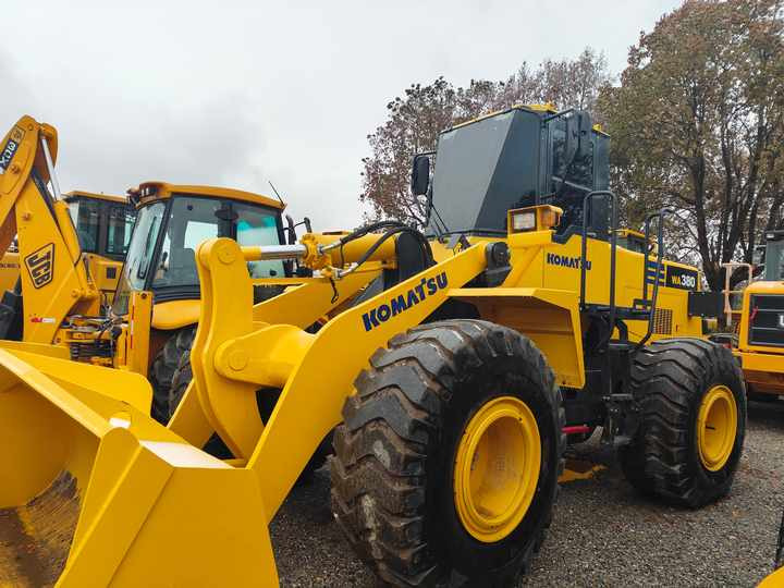 Certified Pre-Owned Komatsu WA380-3 | Heavy-Duty Loader for Mining/ Construction - Price Negotiable! - Chargeuse sur pneus: photos 3 Certified Pre-Owned Komatsu WA380-3 | Heavy-Duty Loader for Mining/ Construction - Price Negotiable! - Chargeuse sur pneus: photos 3