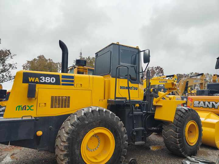 Certified Pre-Owned Komatsu WA380-3 | Heavy-Duty Loader for Mining/ Construction - Price Negotiable! - Chargeuse sur pneus: photos 4 Certified Pre-Owned Komatsu WA380-3 | Heavy-Duty Loader for Mining/ Construction - Price Negotiable! - Chargeuse sur pneus: photos 4