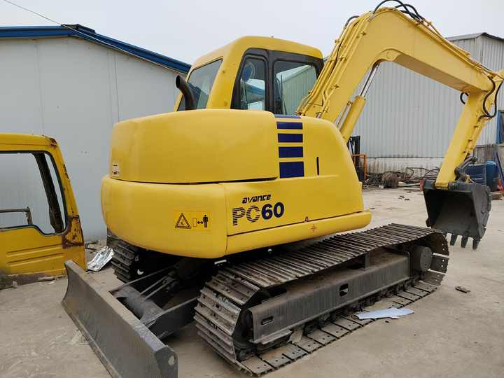 Cheap Used Komatsu PC60-7 Crawler Excavator with High Efficiency Used Heavy Machinery Komatsu P60-7 Digger Cheap for Sale - Pelle sur chenille: photos 3 Cheap Used Komatsu PC60-7 Crawler Excavator with High Efficiency Used Heavy Machinery Komatsu P60-7 Digger Cheap for Sale - Pelle sur chenille: photos 3