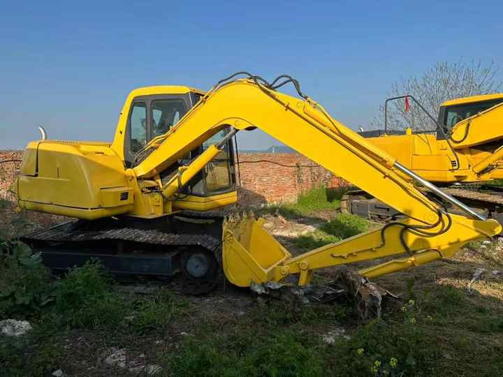 Cheap Used Komatsu PC60-7 Crawler Excavator with High Efficiency Used Heavy Machinery Komatsu P60-7 Digger Cheap for Sale - Pelle sur chenille: photos 5 Cheap Used Komatsu PC60-7 Crawler Excavator with High Efficiency Used Heavy Machinery Komatsu P60-7 Digger Cheap for Sale - Pelle sur chenille: photos 5