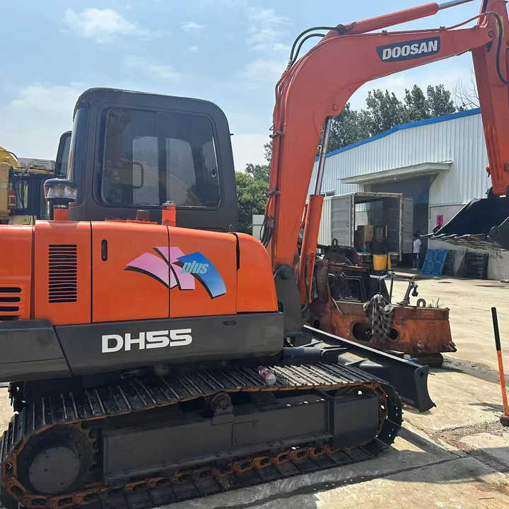 Low Shipping Used Excavator Doosan DH55 Good Condition with Low Hours - Pelle sur chenille: photos 1 Low Shipping Used Excavator Doosan DH55 Good Condition with Low Hours - Pelle sur chenille: photos 1
