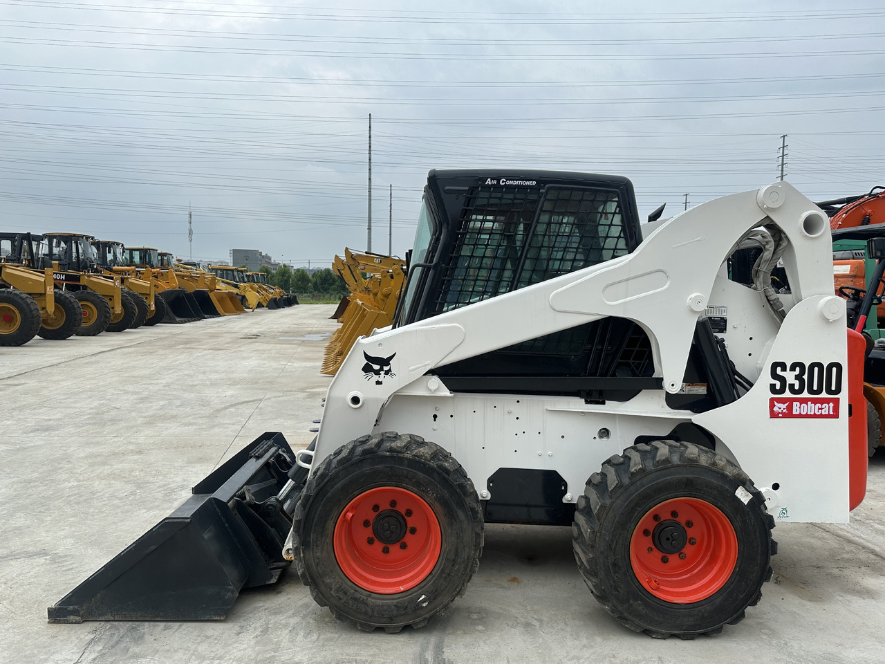 Second hand Hot sale skid-steers Bobcat S300 - Mini chargeuse: photos 5 Second hand Hot sale skid-steers Bobcat S300 - Mini chargeuse: photos 5