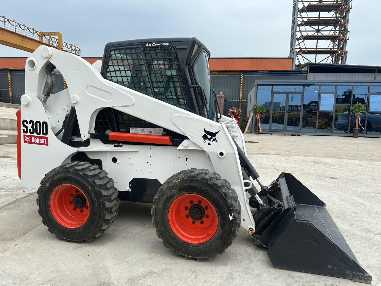 Second hand Hot sale skid-steers Bobcat S300 - Mini chargeuse: photos 4 Second hand Hot sale skid-steers Bobcat S300 - Mini chargeuse: photos 4