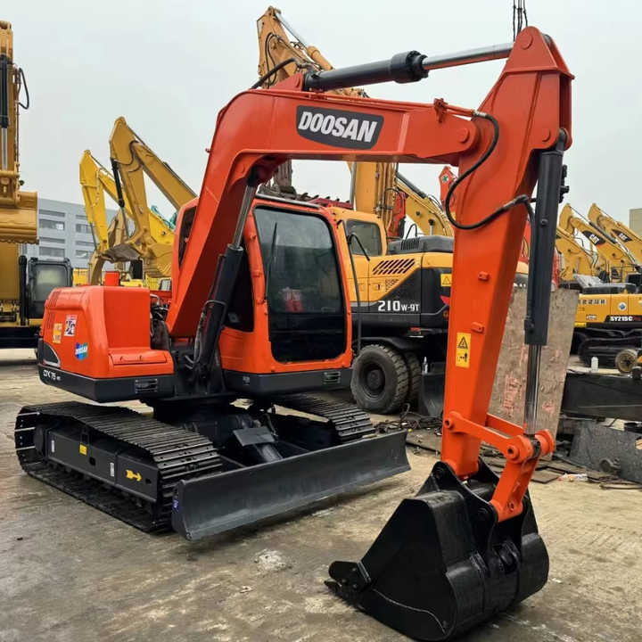 Used Digger DOOSAN DX75 Construction Machinery Construction Digger Used DOOSAN DX75 Cheap Excavator - Pelle sur chenille: photos 1 Used Digger DOOSAN DX75 Construction Machinery Construction Digger Used DOOSAN DX75 Cheap Excavator - Pelle sur chenille: photos 1