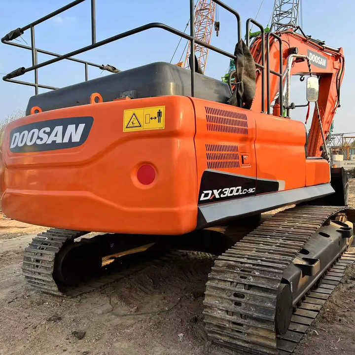 Used Excavator Doosan DX300 Excavators Mini Equipment Earth Moving Machinery Doosan Digger Excavator for Sale - Pelle sur chenille: photos 4 Used Excavator Doosan DX300 Excavators Mini Equipment Earth Moving Machinery Doosan Digger Excavator for Sale - Pelle sur chenille: photos 4