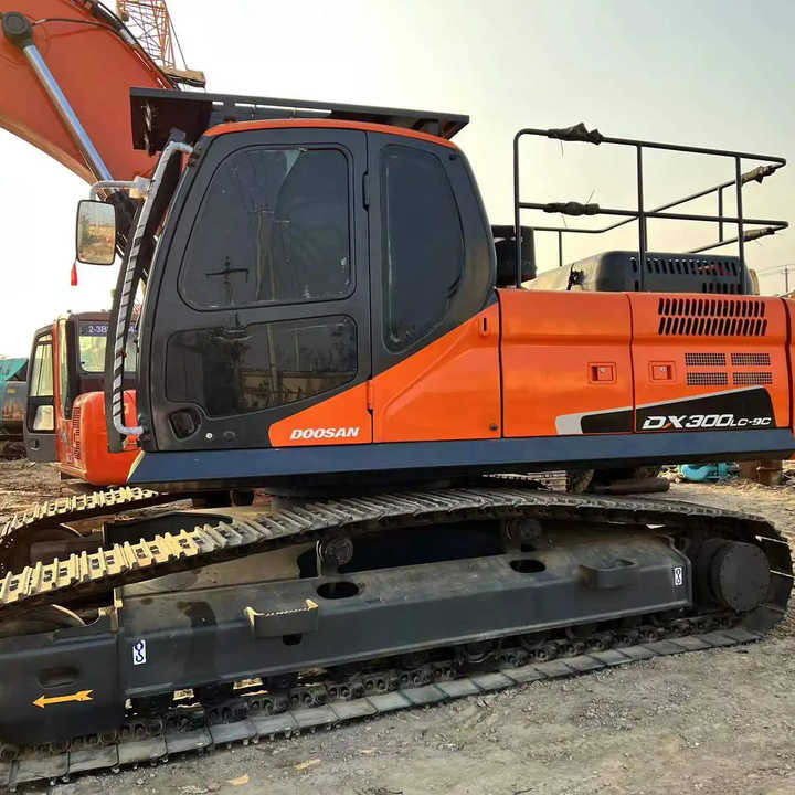 Used Excavator Doosan DX300 Excavators Mini Equipment Earth Moving Machinery Doosan Digger Excavator for Sale - Pelle sur chenille: photos 2 Used Excavator Doosan DX300 Excavators Mini Equipment Earth Moving Machinery Doosan Digger Excavator for Sale - Pelle sur chenille: photos 2