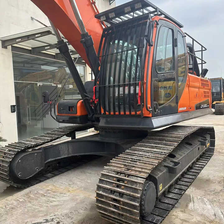 Used Excavator Doosan DX300 Excavators Mini Equipment Earth Moving Machinery Doosan Digger Excavator for Sale - Pelle sur chenille: photos 1 Used Excavator Doosan DX300 Excavators Mini Equipment Earth Moving Machinery Doosan Digger Excavator for Sale - Pelle sur chenille: photos 1