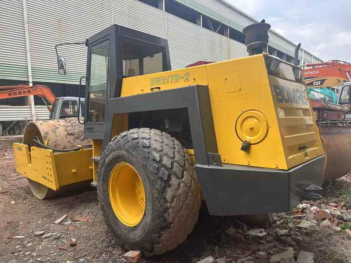 Used Heavy Construction Equipment BW217D Second Hand Road Rollers Used Machine Hot Sale - Compacteur à pieds de mouton/ Monocylindre: photos 3 Used Heavy Construction Equipment BW217D Second Hand Road Rollers Used Machine Hot Sale - Compacteur à pieds de mouton/ Monocylindre: photos 3