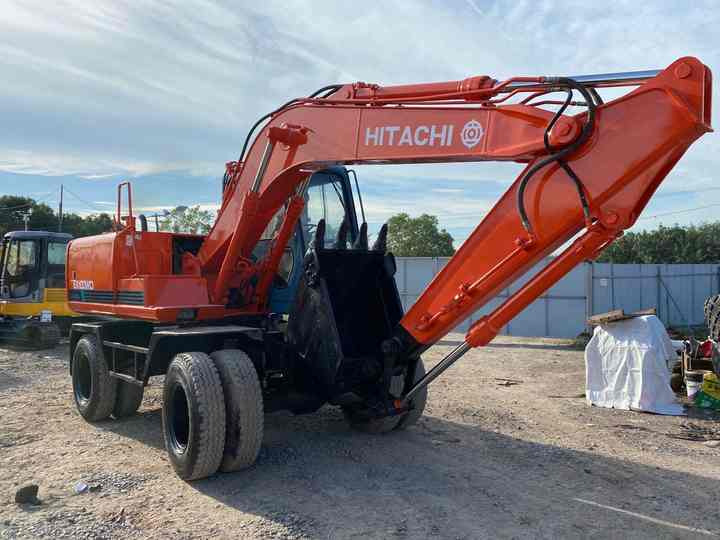 Used Hitachi Ex100WD Wheel Excavator for Sale Japan Made Hitachi Ex100wd Wheeled Excavator for Sale - Pelle sur chenille: photos 3 Used Hitachi Ex100WD Wheel Excavator for Sale Japan Made Hitachi Ex100wd Wheeled Excavator for Sale - Pelle sur chenille: photos 3