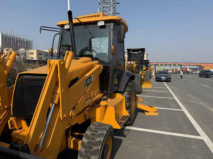 Used Hydraulic Backhoe Loader JCB3CX 7t in Good Condition Cheap Price in Stock Jcb 3cx 4cx 4cx Loader in Hefei for Sale - Tractopelle: photos 3 Used Hydraulic Backhoe Loader JCB3CX 7t in Good Condition Cheap Price in Stock Jcb 3cx 4cx 4cx Loader in Hefei for Sale - Tractopelle: photos 3