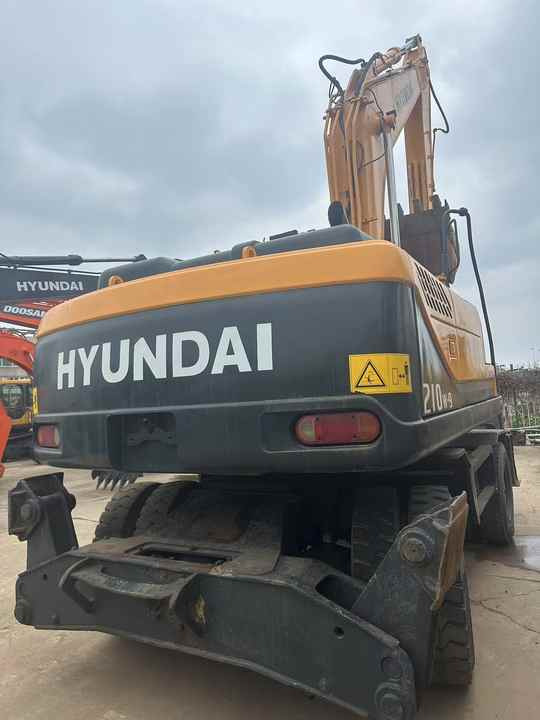 Used Hyundai Korea Hydraulic Excavator Hyundai 210-9 Excavator Excellent Condition 21 Ton Used Excavator For Sale - Pelle: photos 3 Used Hyundai Korea Hydraulic Excavator Hyundai 210-9 Excavator Excellent Condition 21 Ton Used Excavator For Sale - Pelle: photos 3