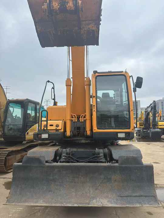 Used Hyundai Korea Hydraulic Excavator Hyundai 210-9 Excavator Excellent Condition 21 Ton Used Excavator For Sale - Pelle: photos 4 Used Hyundai Korea Hydraulic Excavator Hyundai 210-9 Excavator Excellent Condition 21 Ton Used Excavator For Sale - Pelle: photos 4