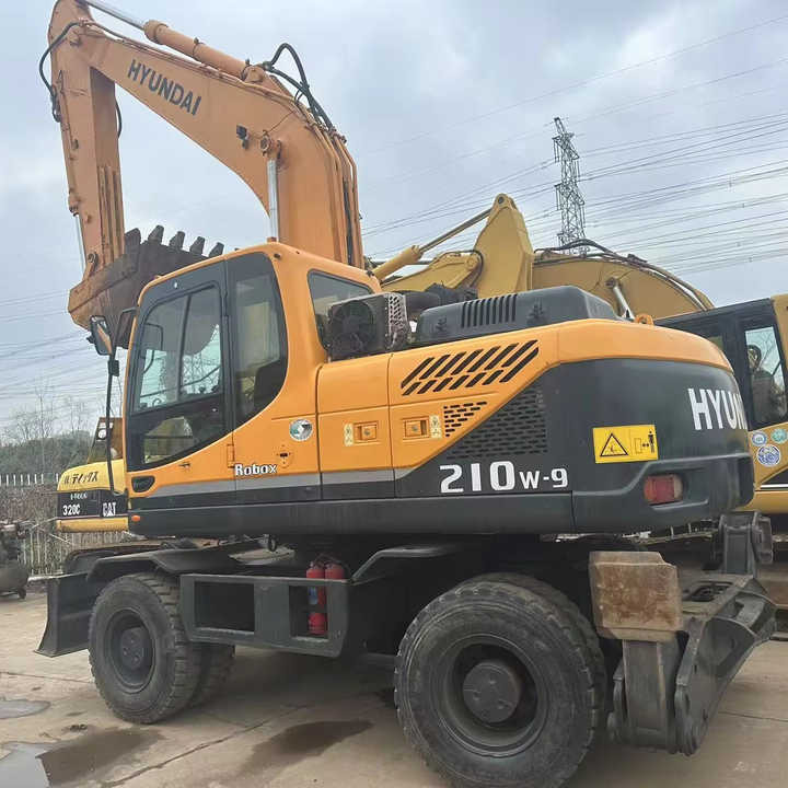 Used Hyundai Korea Hydraulic Excavator Hyundai 210-9 Excavator Excellent Condition 21 Ton Used Excavator For Sale - Pelle: photos 1 Used Hyundai Korea Hydraulic Excavator Hyundai 210-9 Excavator Excellent Condition 21 Ton Used Excavator For Sale - Pelle: photos 1