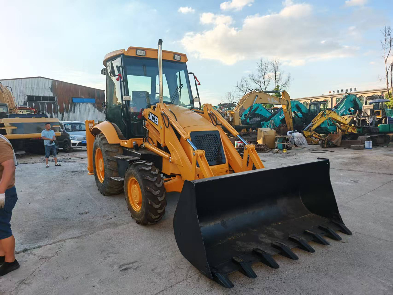 Used Second-hand Backhoe JCB 3CX - Tractopelle: photos 1 Used Second-hand Backhoe JCB 3CX - Tractopelle: photos 1