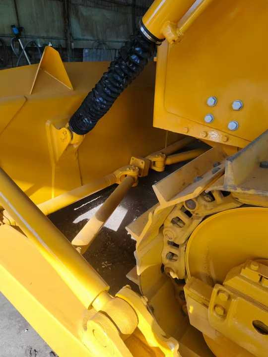 Used ShanTui Brand Sd22. Used Bulldozer SD22 Earth-Moving Machinery Crawler Bulldozer for Promotion Sale Cheap Price - Bulldozer: photos 5 Used ShanTui Brand Sd22. Used Bulldozer SD22 Earth-Moving Machinery Crawler Bulldozer for Promotion Sale Cheap Price - Bulldozer: photos 5