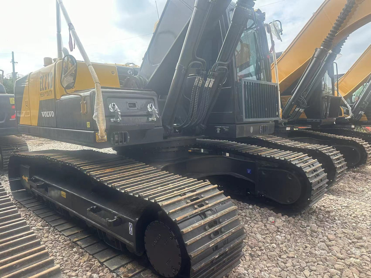 Used VOLVO EC210 Excavator Efficient Heavy Construction Equipment with Original Engine Second Hand Crawler Excavator - Pelle sur chenille: photos 5 Used VOLVO EC210 Excavator Efficient Heavy Construction Equipment with Original Engine Second Hand Crawler Excavator - Pelle sur chenille: photos 5