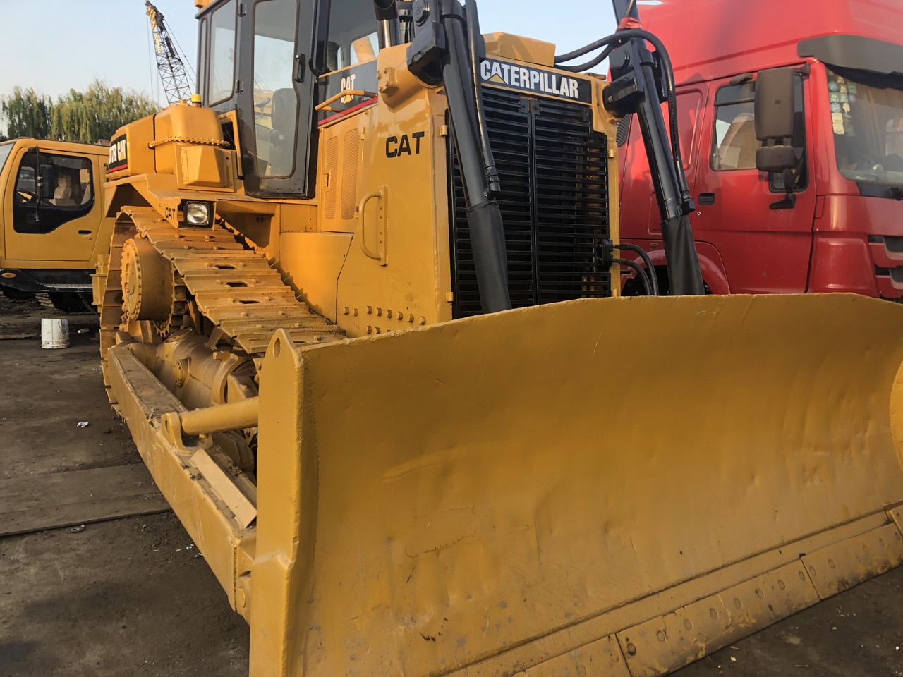 Used bulldozer CAT D7R high quality hotsale - Bulldozer: photos 3 Used bulldozer CAT D7R high quality hotsale - Bulldozer: photos 3