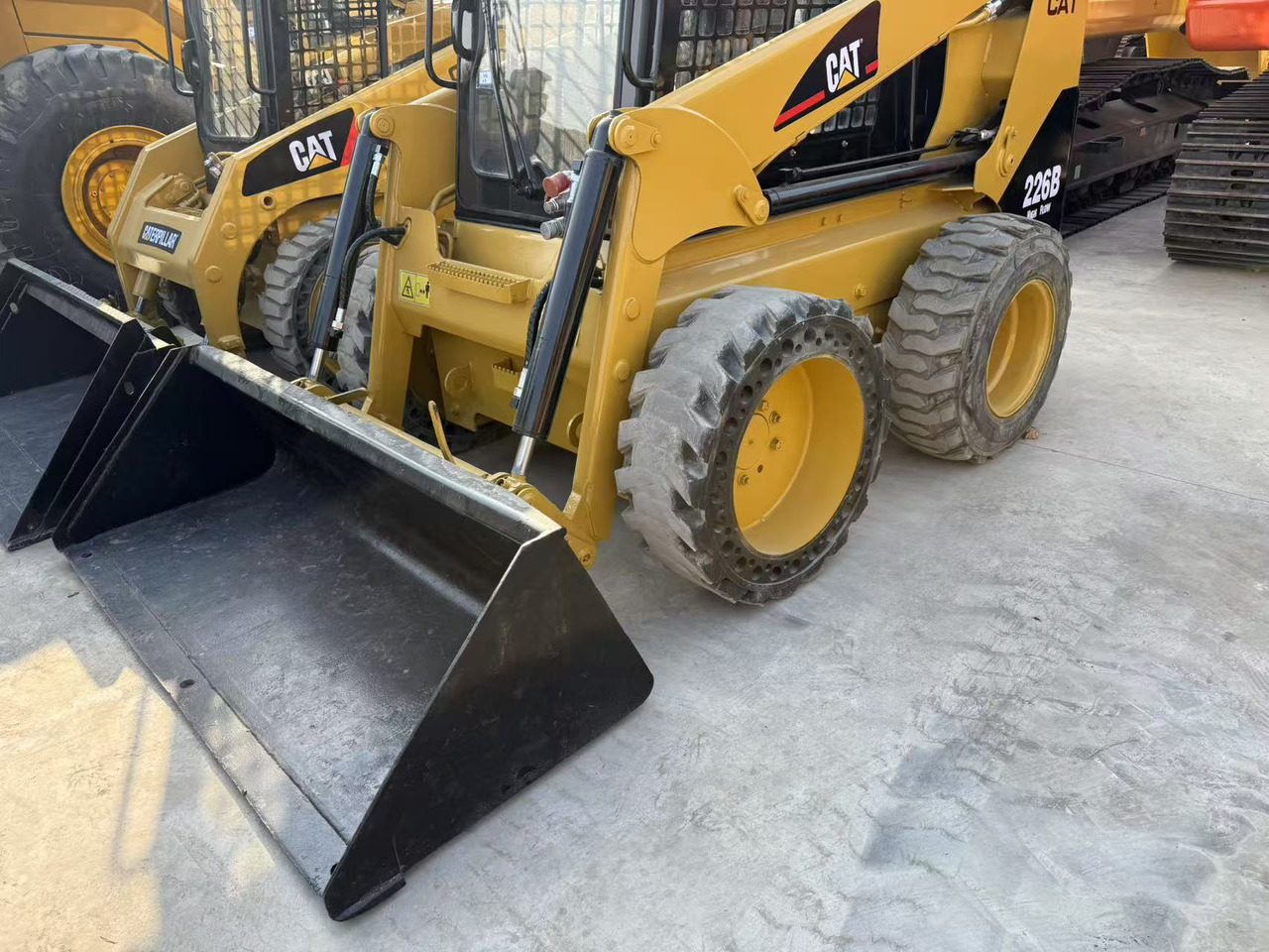 CATERPILLAR 226B - Mini chargeuse: photos 4 CATERPILLAR 226B - Mini chargeuse: photos 4