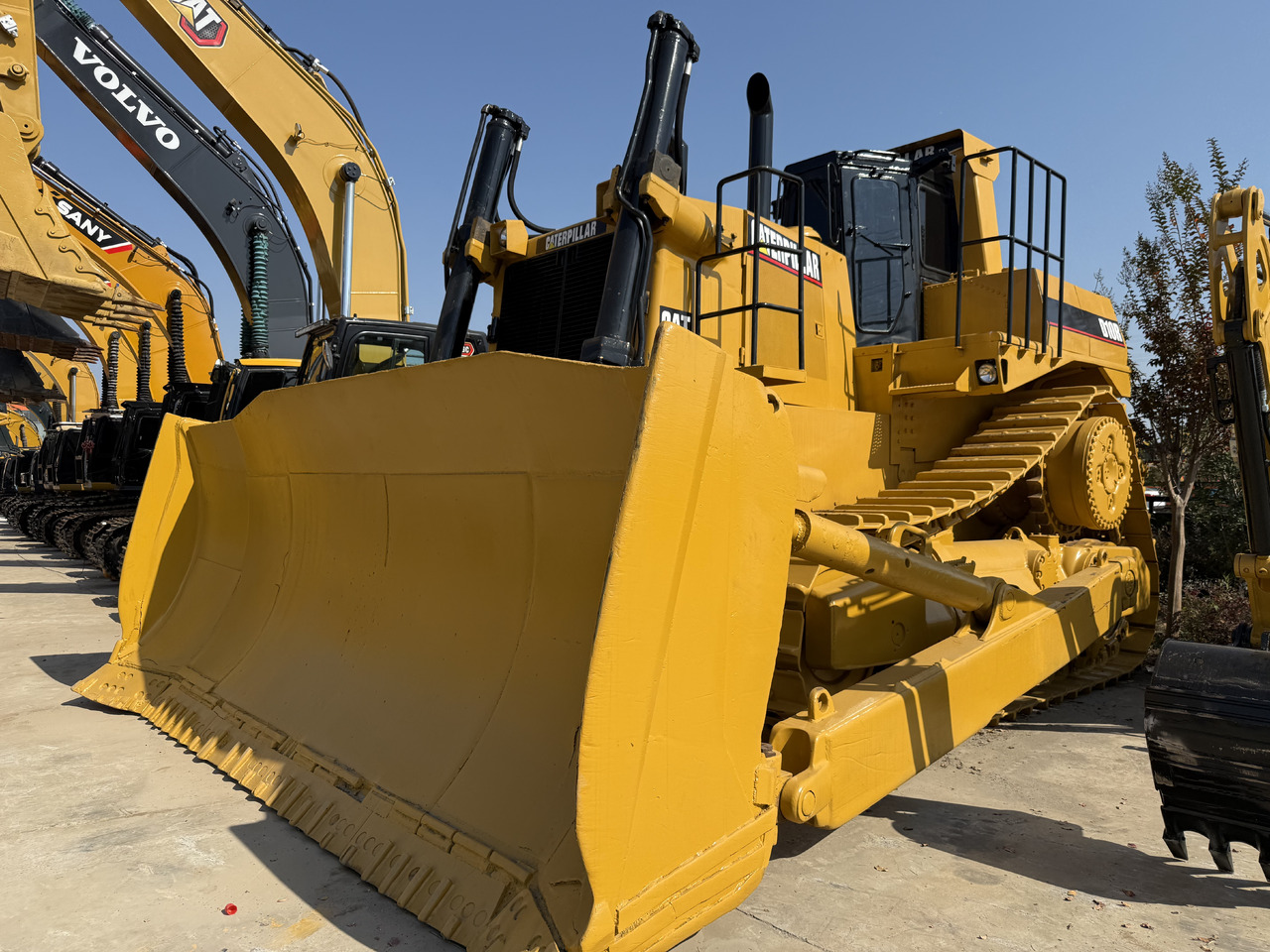 CATERPILLAR D10R - Bulldozer: photos 1 CATERPILLAR D10R - Bulldozer: photos 1