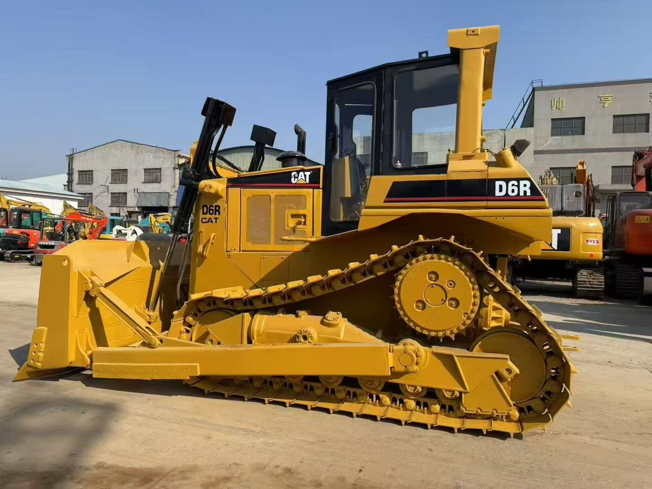 CATERPILLAR D6R - Bulldozer: photos 3 CATERPILLAR D6R - Bulldozer: photos 3