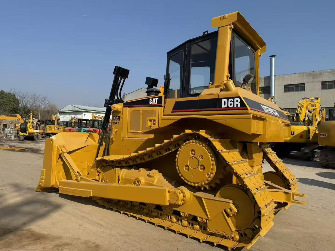 CATERPILLAR D6R - Bulldozer: photos 2 CATERPILLAR D6R - Bulldozer: photos 2