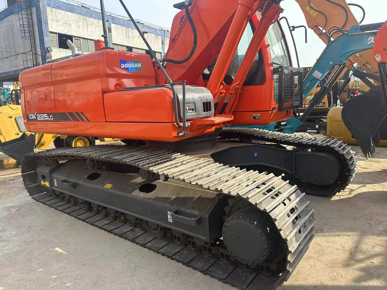 DOOSAN DX225LC - Pelle sur chenille: photos 3 DOOSAN DX225LC - Pelle sur chenille: photos 3