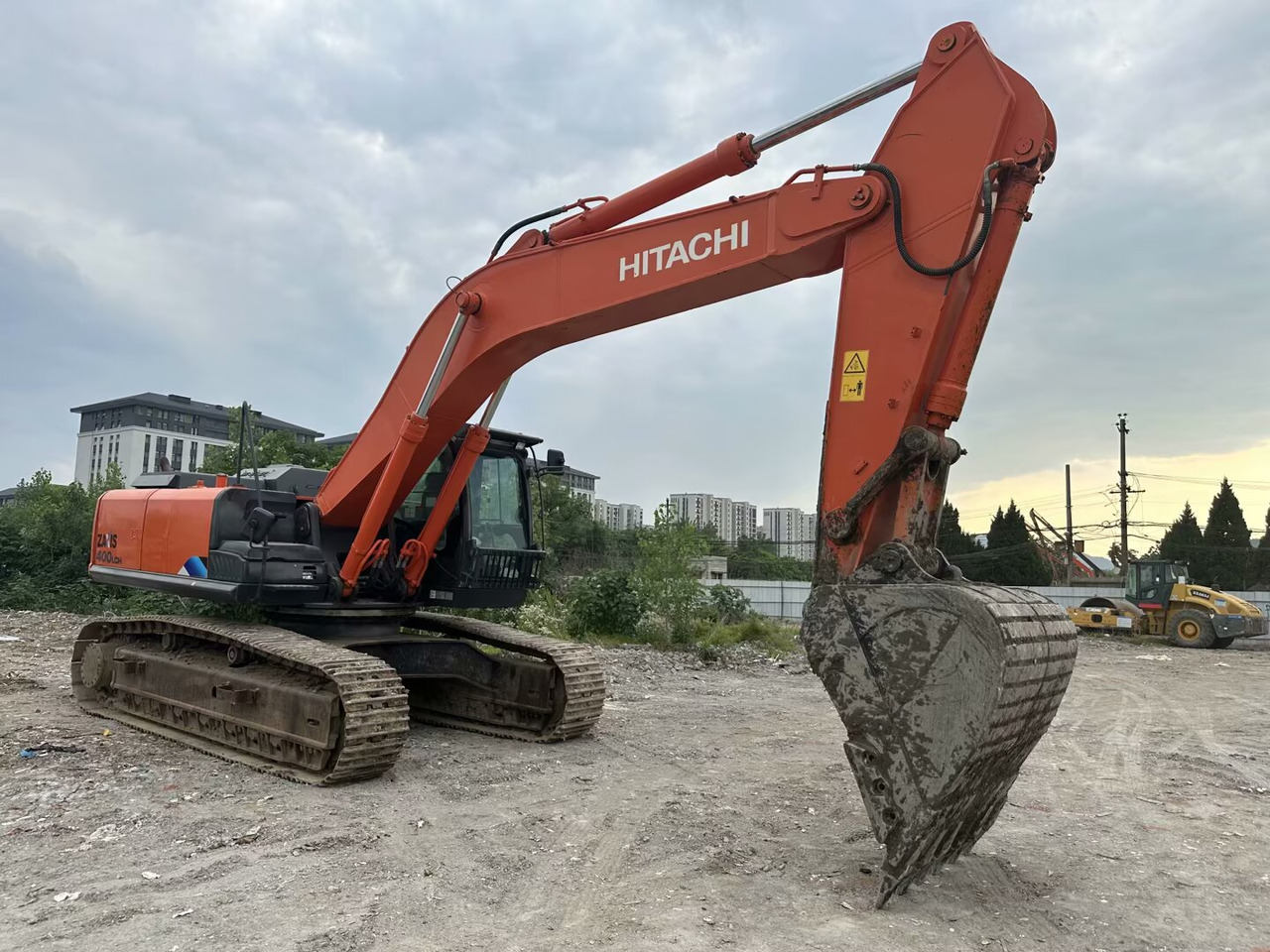 HITACHI ZX400LCH - Pelle sur chenille: photos 1 HITACHI ZX400LCH - Pelle sur chenille: photos 1