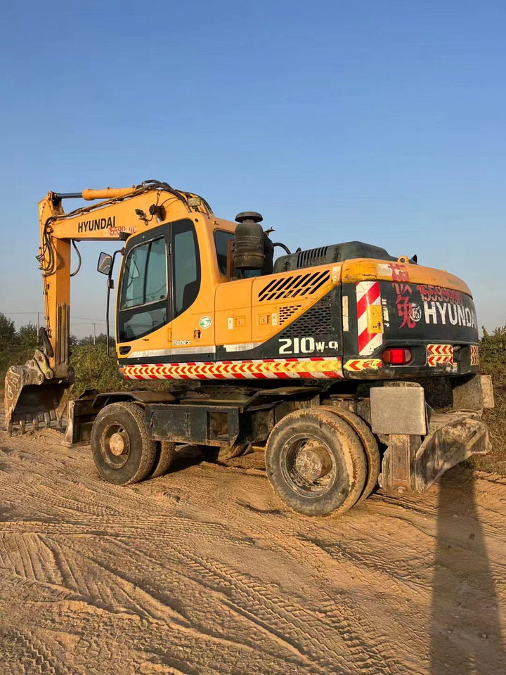 HYUNDAI R210W-9 - Pelle sur pneus: photos 2 HYUNDAI R210W-9 - Pelle sur pneus: photos 2