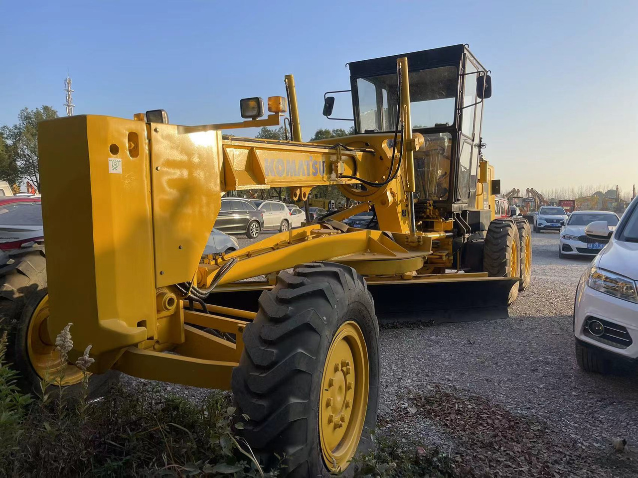 KOMATSU GD655 - Niveleuse: photos 1 KOMATSU GD655 - Niveleuse: photos 1