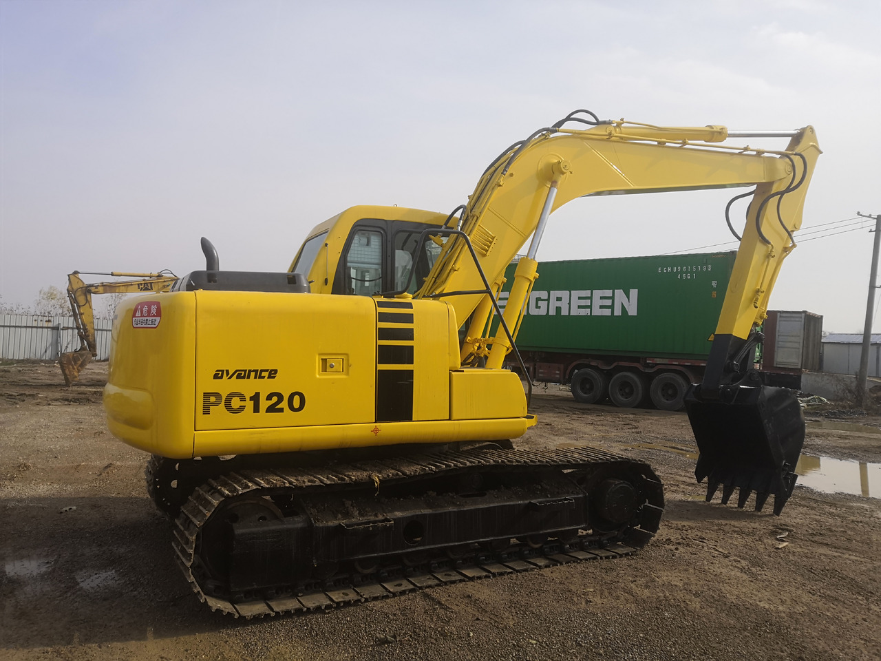 KOMATSU PC120-6 - Pelle sur chenille: photos 1 KOMATSU PC120-6 - Pelle sur chenille: photos 1