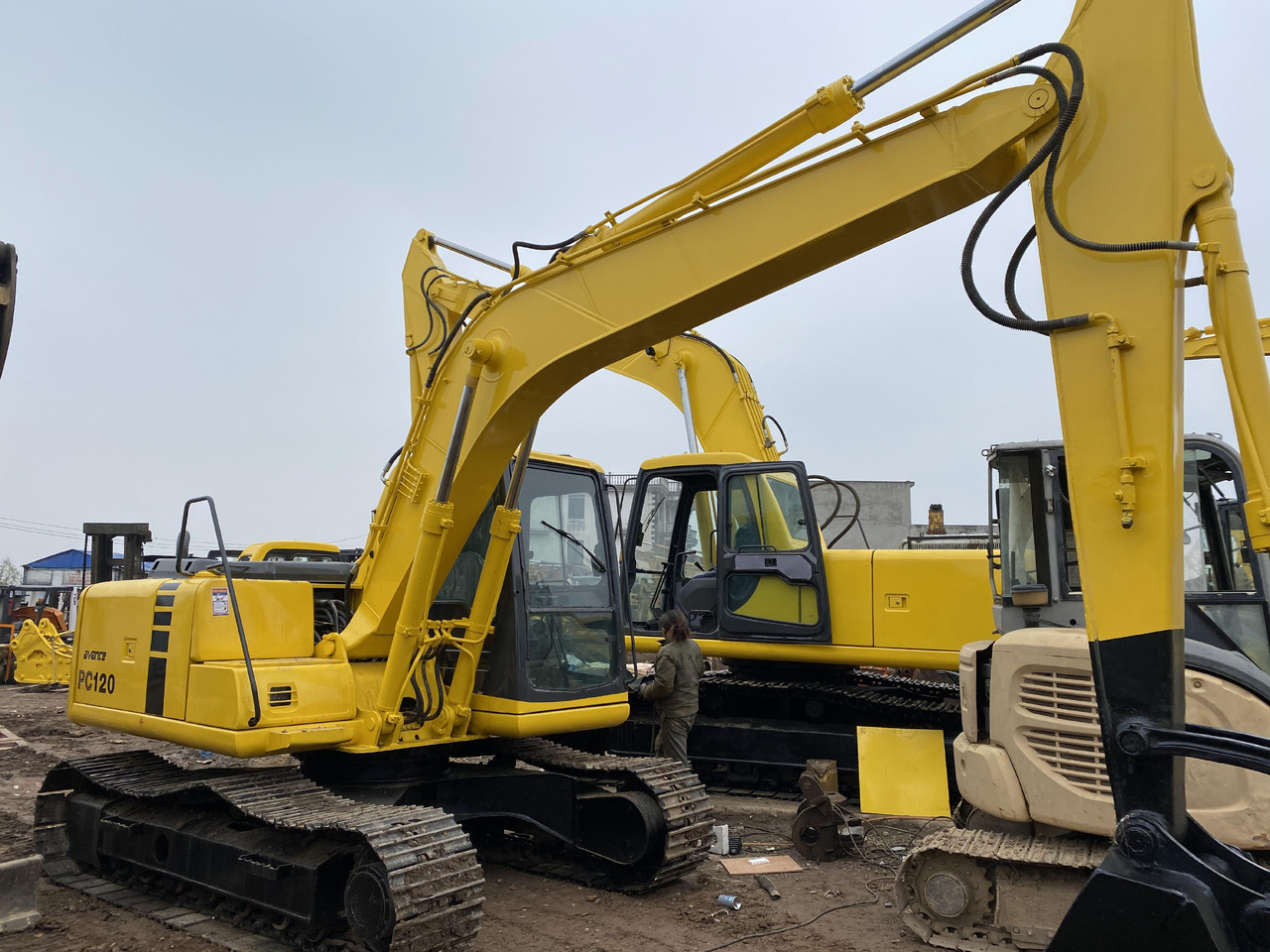 KOMATSU PC120-6 - Pelle sur chenille: photos 1 KOMATSU PC120-6 - Pelle sur chenille: photos 1