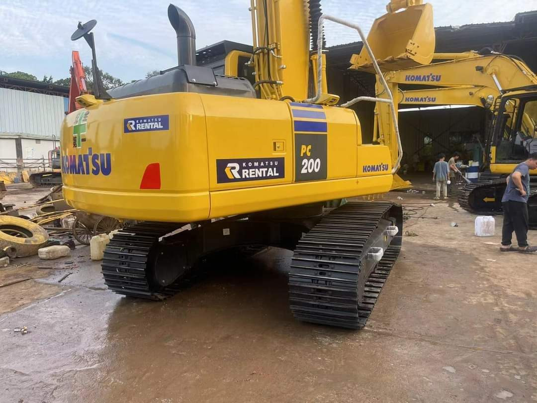 KOMATSU PC200-8 - Pelle sur chenille: photos 1 KOMATSU PC200-8 - Pelle sur chenille: photos 1