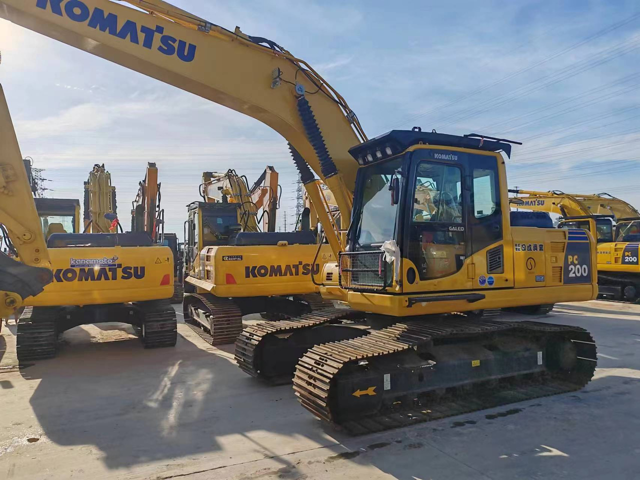 KOMATSU PC200-8 - Pelle sur chenille: photos 2 KOMATSU PC200-8 - Pelle sur chenille: photos 2