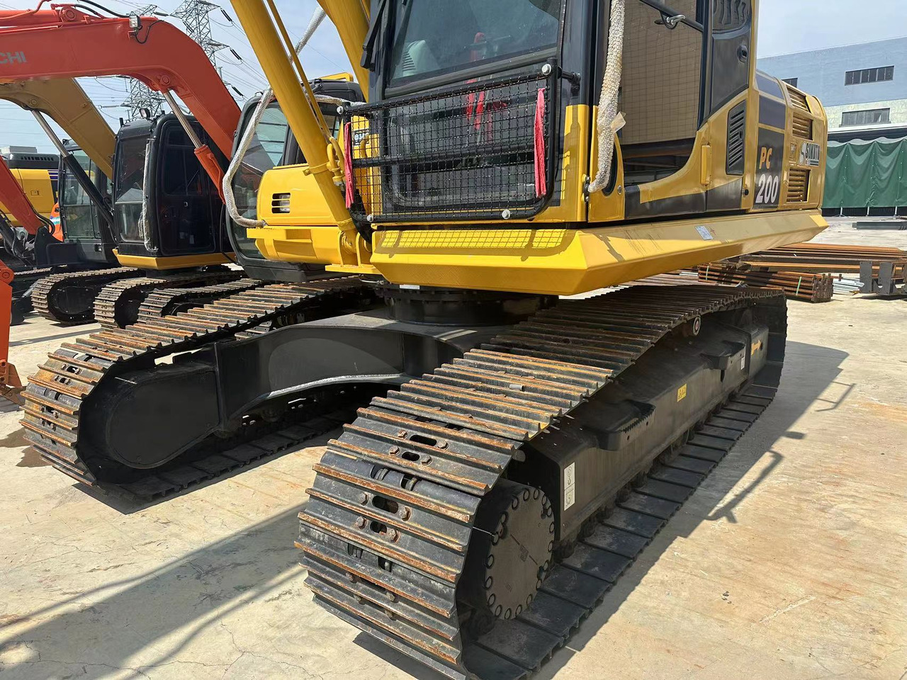 KOMATSU PC200-8N1 - Pelle sur chenille: photos 3 KOMATSU PC200-8N1 - Pelle sur chenille: photos 3