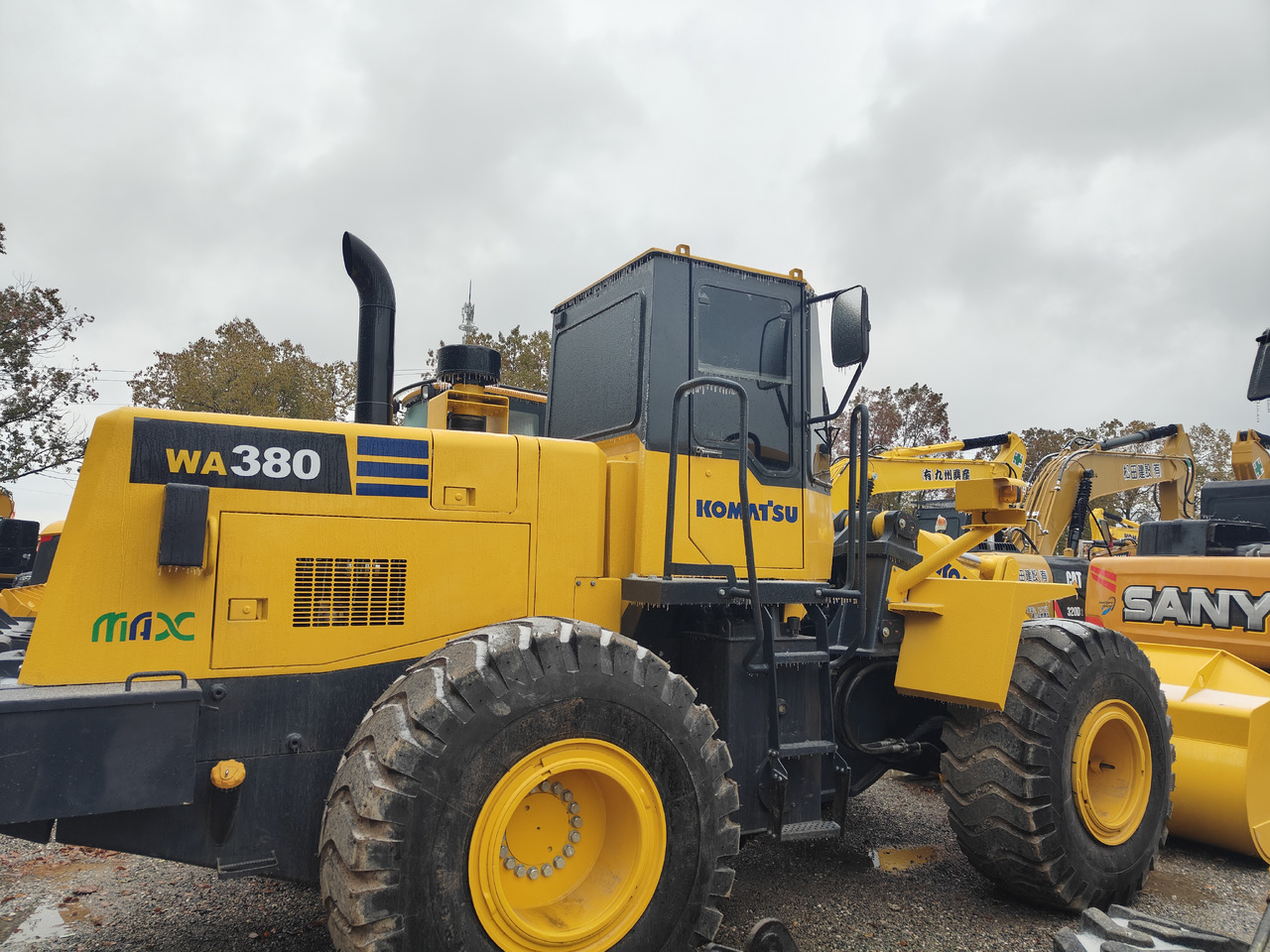 KOMATSU WA380-3 - Chargeuse sur pneus: photos 3 KOMATSU WA380-3 - Chargeuse sur pneus: photos 3