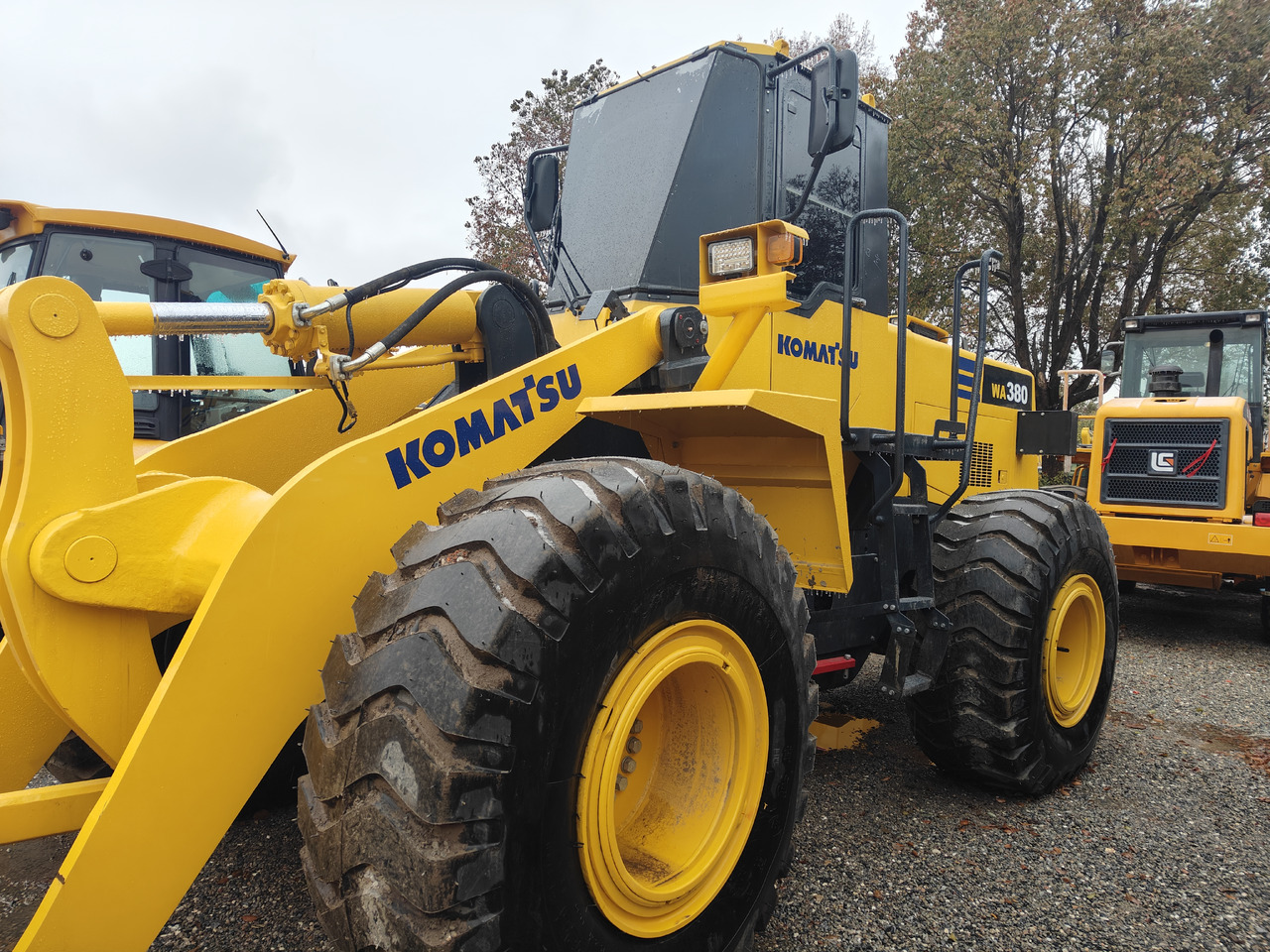 KOMATSU WA380-3 - Chargeuse sur pneus: photos 4 KOMATSU WA380-3 - Chargeuse sur pneus: photos 4