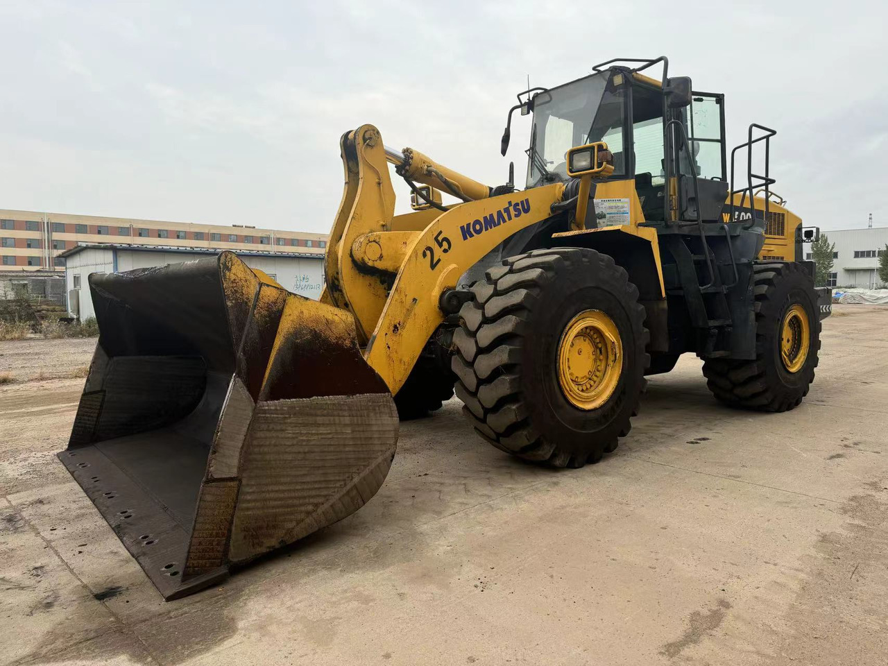 KOMATSU WA500-6 - Chargeuse sur pneus: photos 4 KOMATSU WA500-6 - Chargeuse sur pneus: photos 4