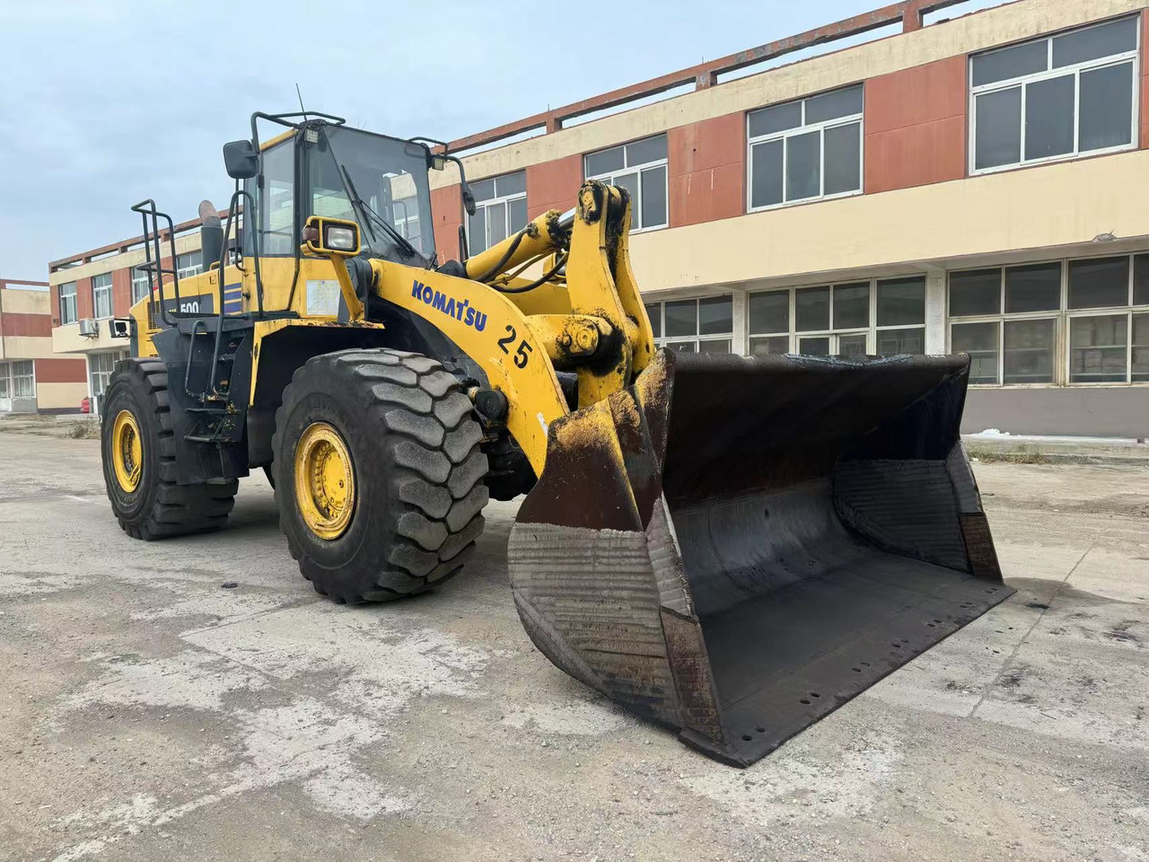 KOMATSU WA500-6 - Chargeuse sur pneus: photos 5 KOMATSU WA500-6 - Chargeuse sur pneus: photos 5